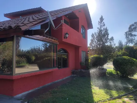 Parcela de 5.000 m² con casa, piscina y quincho en Isla de Maipo